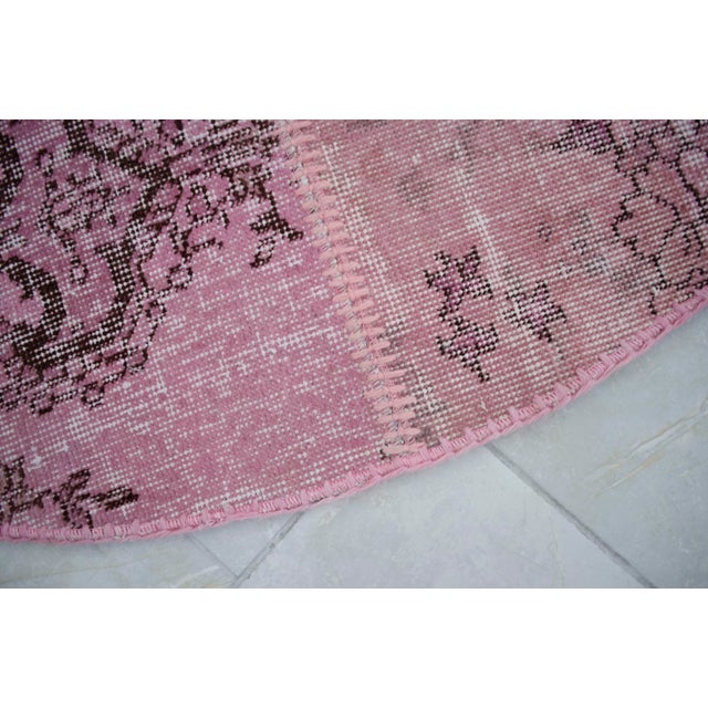 Pink The Pink Way Turkish Round Rug Hand Knotted Handstitched Living Room Entry Decor - 4'11" Diameter For Sale - Image 8 of 13