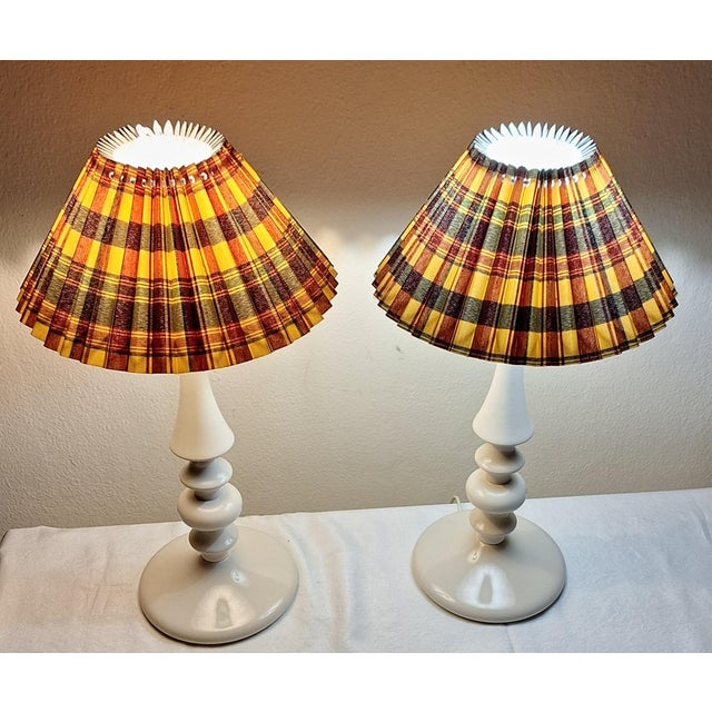 Vintage Table Lamps with Cream-White Lacquered Turned Beechwood Base and Folded Fabric Shade, 1980s, Set of 2 For Sale - Image 3 of 7