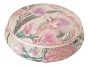 Vintage 1960s Blank Macau Empire Collection Hand Painted Porcelain Chinese Export Covered Decorative Bowl