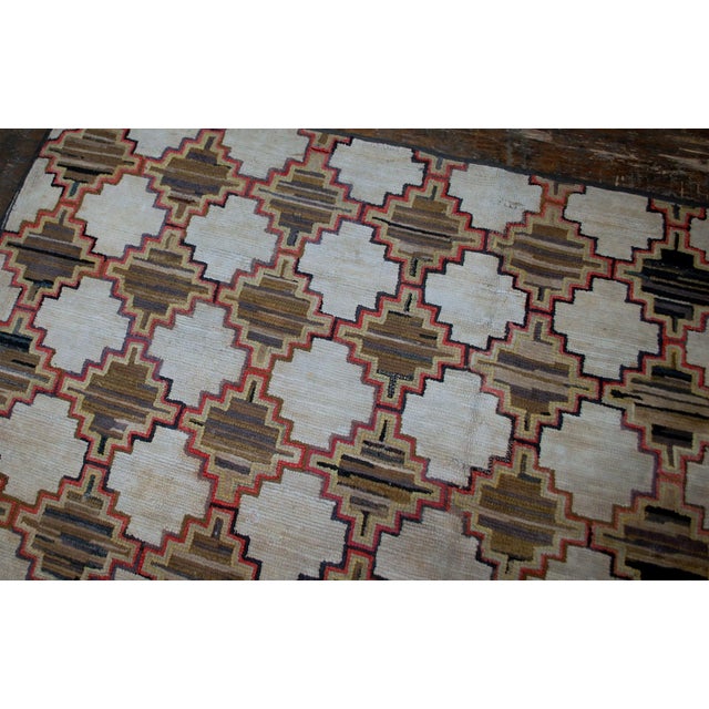 Antique geometric American hooked rug from the end of 19th century. It is in good condition, made out of wool. -condition:...
