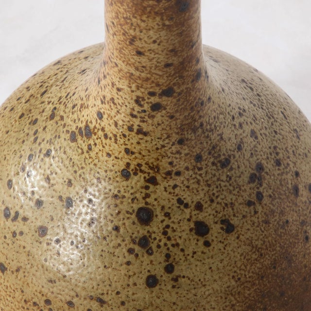 1960s Mid-Century Modernist Hand-Glazed Ceramic Table Lamp With Speckled Volcanic Detail For Sale - Image 5 of 11