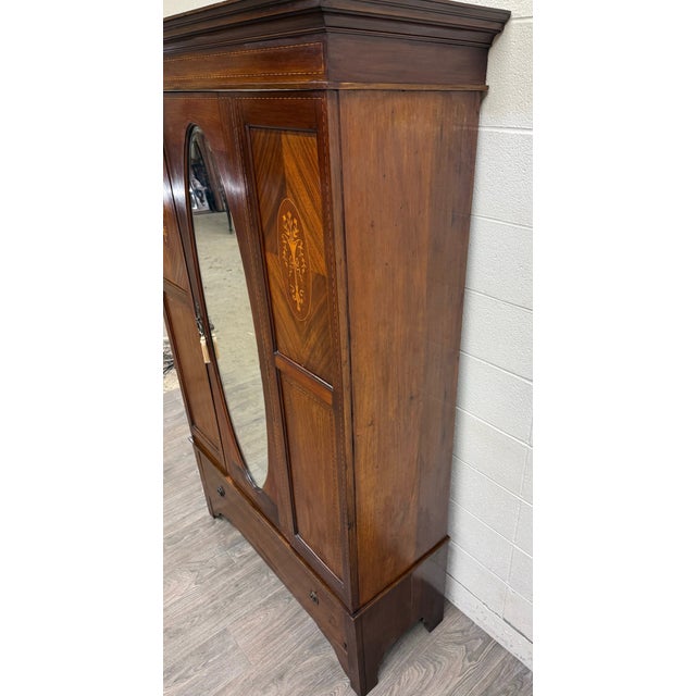 Early 20th Century Antique Early 20th Century Edwardian Mahogany Wardrobe With Oval Mirror Door For Sale - Image 5 of 15