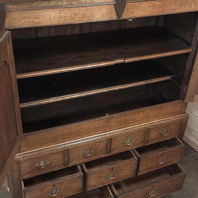 18th Century Georgian Period English Oak Linen Press For Sale - Image 18 of 18