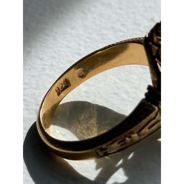 A distinctive vintage ring in 925 sterling silver with a rich gold vermeil finish, featuring an elongated marquise or...