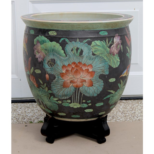 1920s Large Antique Chinese Famille Noire Porcelain Fishbowl Jardinière With Wood Stand, C. 1920–1950 For Sale - Image 5 of 17