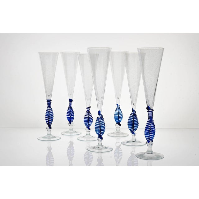 Mid-Century Modern Cobalt and Pulegoso Murano Glass Ballerina Flutes from Cenedese, 1950s, Set of 7 For Sale - Image 3 of 18