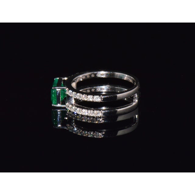 Certified Natural 1.84cts Emerald & Diamond 18k White Gold Double Shank Ring, Size 6.5 For Sale - Image 4 of 13