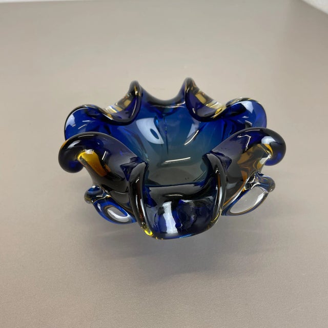 Murano glass bowl, ashtray element Origin: Murano, Italy Decade: 1970s This original vintage glass bowl element, ash tray...