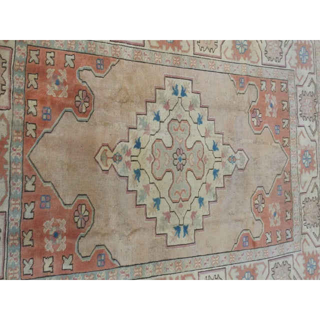 Traditional Midcentury Oushak Rug in Neutrals, Flesh Tones, Blues For Sale - Image 3 of 11