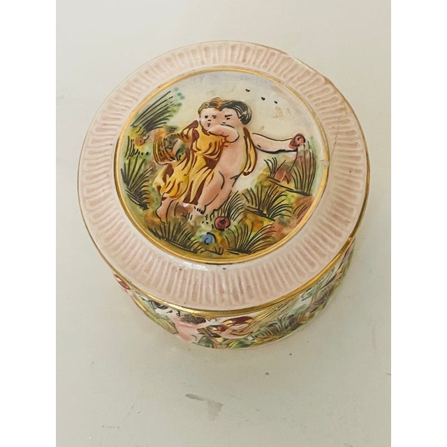 Capodimonte 1930s Italian Capodimonte Triket Box With Putti For Sale - Image 4 of 5