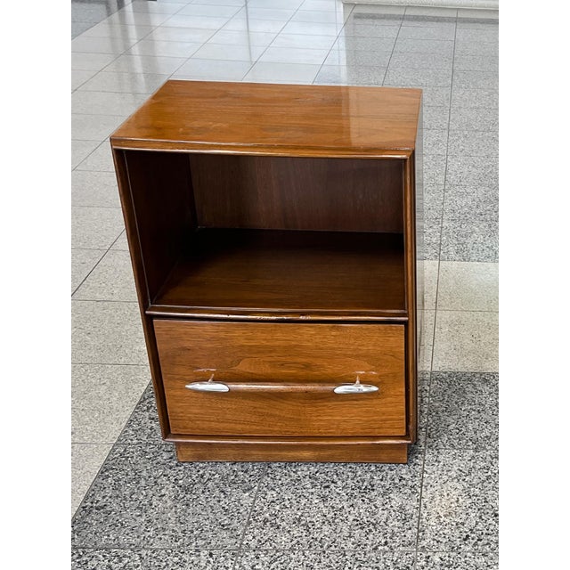 Chestnut Widdicomb Walnut Nightstand End Tables by T. H. Robsjohn-Gibbings - A Pair For Sale - Image 8 of 11
