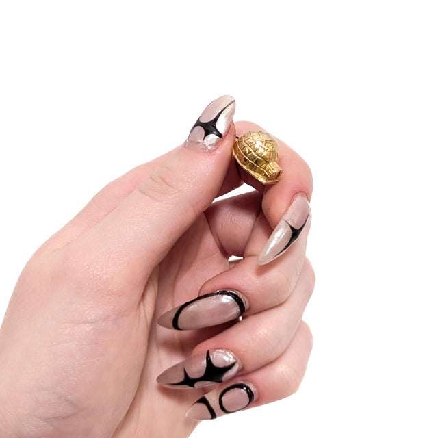 Vintage 10k Yellow Gold Figural Igloo Charm for a Bracelet For Sale - Image 4 of 12