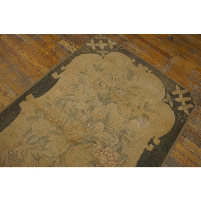 1940s Tan Camel Medallion Folk Art Antique American Hooked Rug 3'4" X 5'7" Handknotted Wool Carpet For Sale In New York - Image 6 of 11