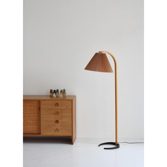 An original Caprani Lights floor lamp designed by Danish architect Mads Caprani in the 1970s. This vintage lamp features a...