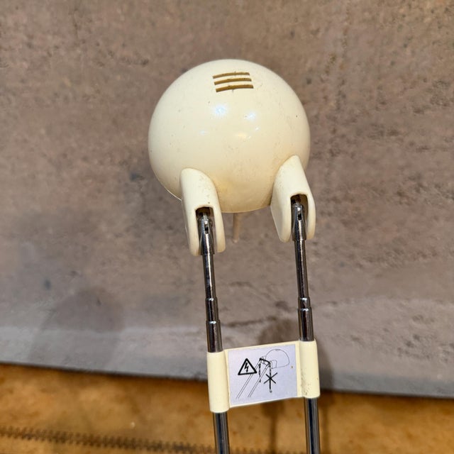 For your consideration, a vintage IKEA Espressivo telescopic halogen desk lamp from the 1990s. It features a white, dome-...