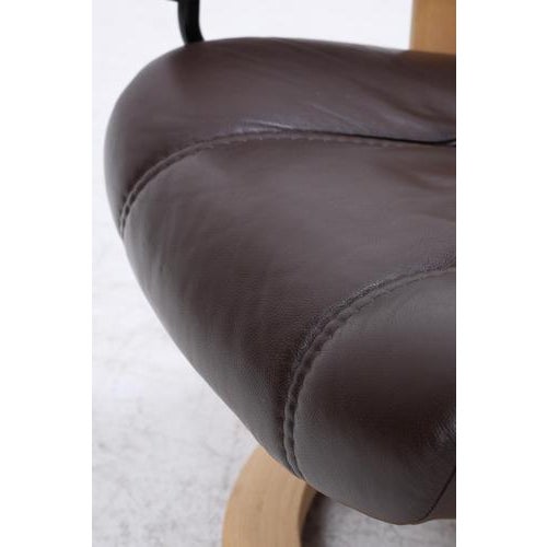 Set of Consul Recliner with Ottoman in Leather from Stressless For Sale - Image 10 of 18