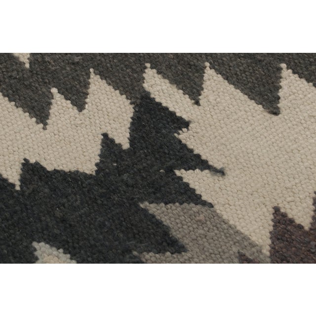 Rug & Kilim’s Scandinavian Style Rug, Charcoal Gray Tones in Geometric Patterns For Sale In New York - Image 6 of 9
