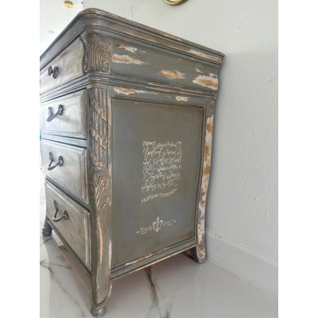 French Provincial Drexel French Country Style Chest of Drawers, 1990s For Sale - Image 3 of 15