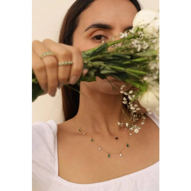 Art Deco 18k Gold Green Charm Necklace With Natural 1.9ct Emeralds & Diamonds For Sale - Image 3 of 14