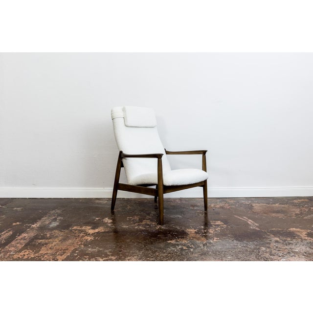 White Mid-Century Modern High Back Lounge Chair by Edmund Homa, Poland, 1960s For Sale - Image 8 of 15