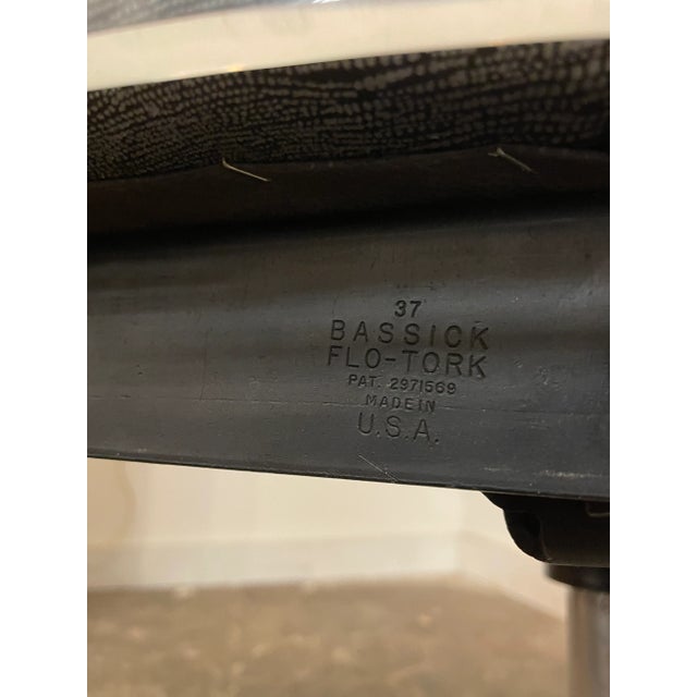 Mid Century Modern Bassick Flo-Tork Lucite Swivel and Reclining Chairs with Tulip Base - Set of 4 For Sale - Image 11 of 13