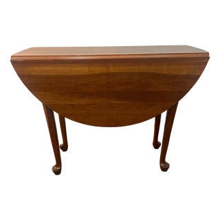 1950s Queen Anne Cherry Drop Leaf Gate Leg Oval Table For Sale