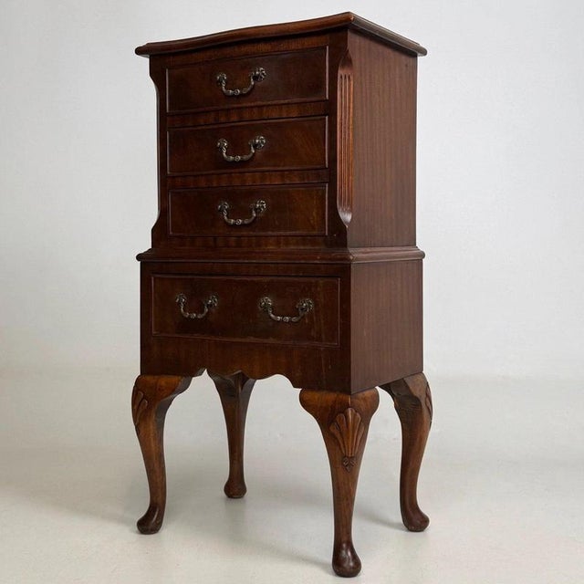 Antique Early 20th Century English Edwardian Mahogany Chest of Drawers For Sale - Image 3 of 13