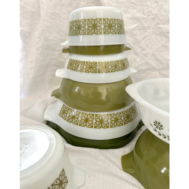 Avocado Vintage Pyrex "Verde Green & Verde Square Flowers" Mixing Bowls - Set of 9 For Sale - Image 8 of 10