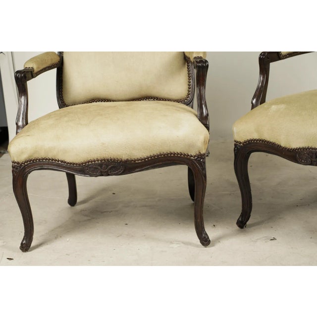Light Green A Pair of French Provencial Louis XV-Style Fauteuils Pale White Hide Leather For Sale - Image 8 of 12