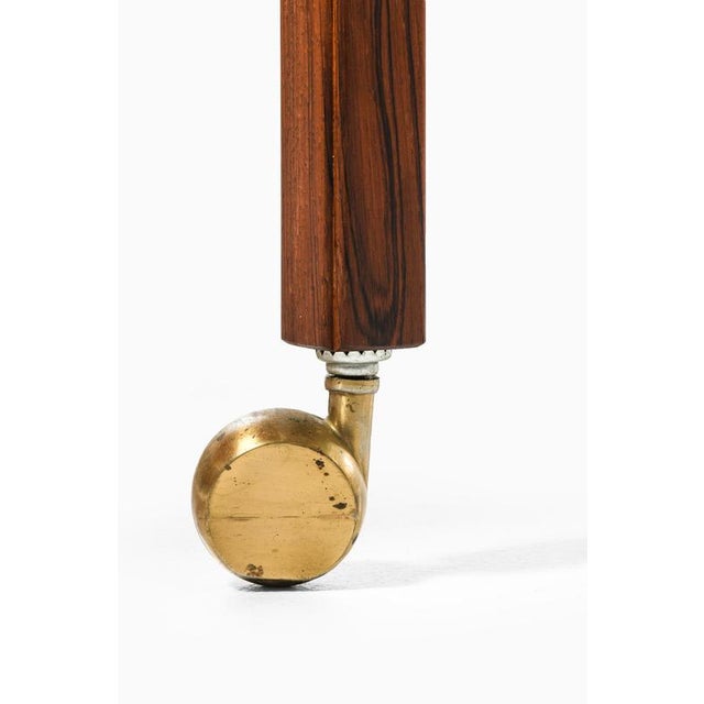 Wood Trolley in Brass and Rosewood attributed to Sven Engström & Gunnar Myrstrand, 1960s For Sale - Image 7 of 8