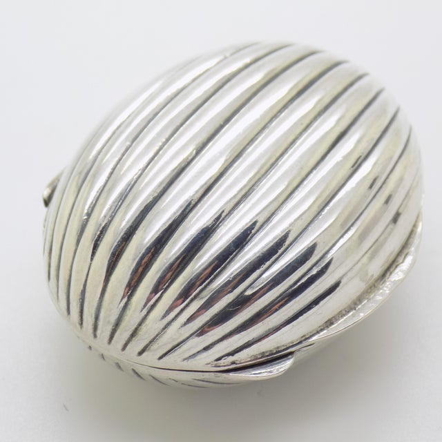 Silver Vintage Italian Handmade Genuine Silver Oval Shaped Pill / Snuff/ Trinket Box, Made in Florence (Firenze, Tuscany) For Sale - Image 8 of 11