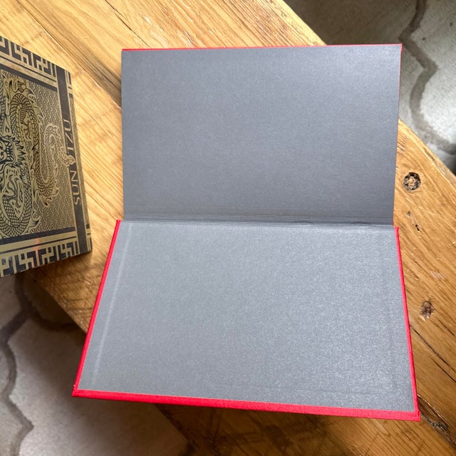 Chinese 2022 Deluxe Red Silkbound and Gilt Hardcover the Art of War Sun Tzu Black Gold Ornate Slipcase For Sale - Image 3 of 11