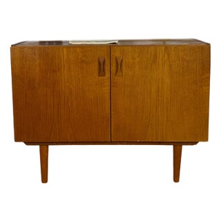 Mid-Century Modern Teak Sideboard with Internal Drawers For Sale