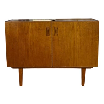 Mid-Century Modern Teak Sideboard with Internal Drawers For Sale