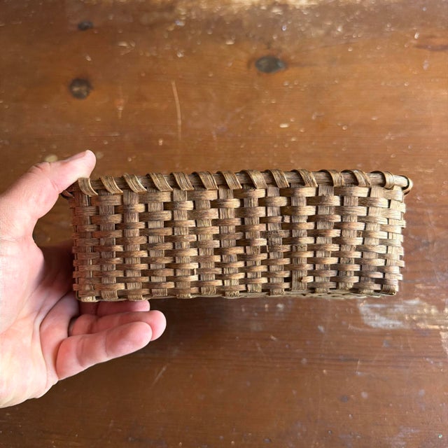 A Antique Pennsylvania Rectangular Splint Oak or Ash Basket, Circa 1900 For Sale - Image 15 of 18
