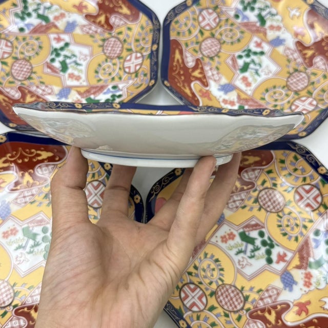 Japanese Hayashi Kuro Gold-Painted Imari-Style Dinner Plates – Set of 5 For Sale In Los Angeles - Image 6 of 8