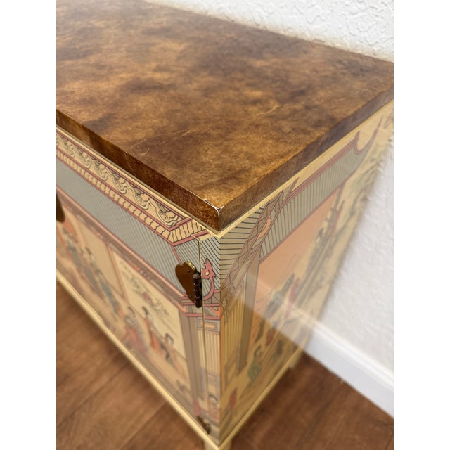 1980s Drexel Heritage ‘Et Cetera’ Hollywood Regency Chinoiserie Hand-Painted Cream Lacquered Bar Cabinet For Sale - Image 11 of 12