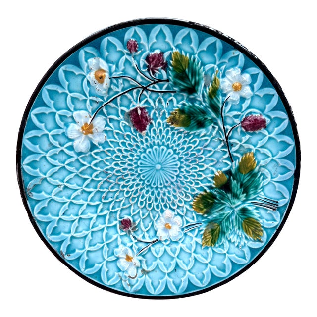 Small Majolica Strawberries Plate Villeroy & Boch Circa 1900 For Sale