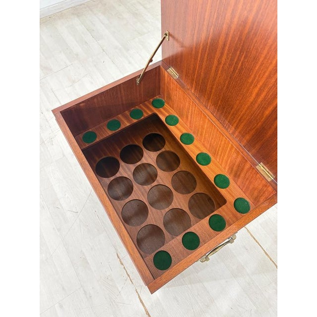 Brown English Chest of Drawers in Mahogany For Sale - Image 8 of 10