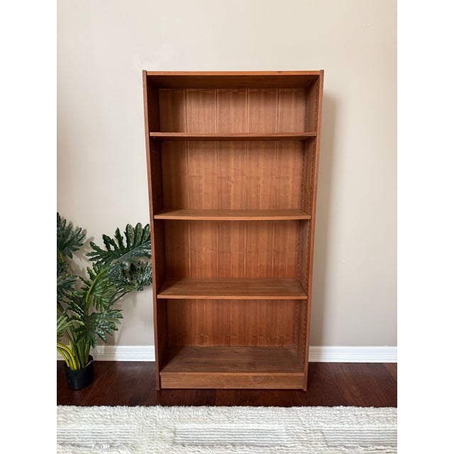 Vintage 1950s Mid Century MCM Adjustable Walnut Bookcase Gorgeous wood grain on this ‘60s walnut bookcase/bookshelf. The...