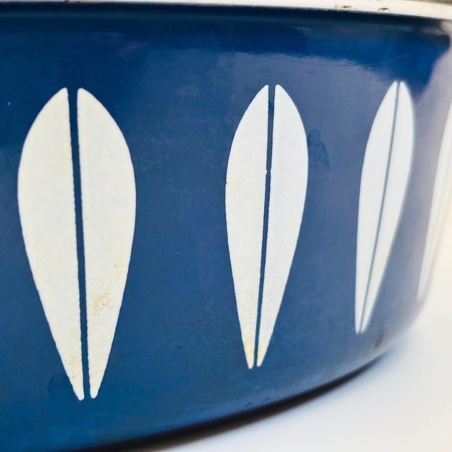 MCM Cathrineholm Enamelware Blue Lotus Casserole Pot - Made in Norway For Sale - Image 10 of 15