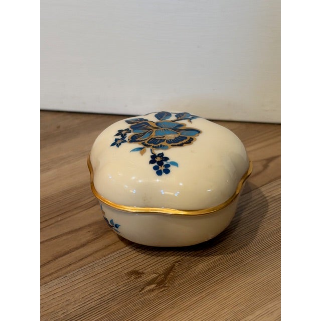 Lenox Pagoda 5-Sided Porcelain Trinket or Powder Box For Sale - Image 13 of 13