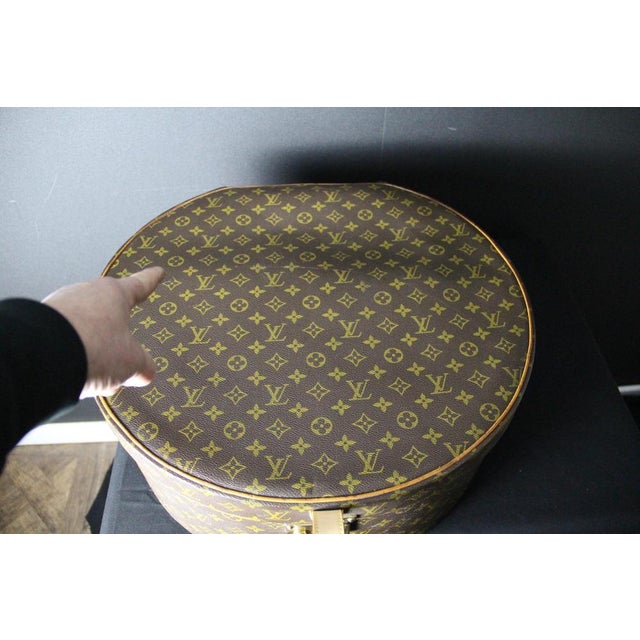 Round Hat Box from Louis Vuitton, 1980s For Sale - Image 17 of 18