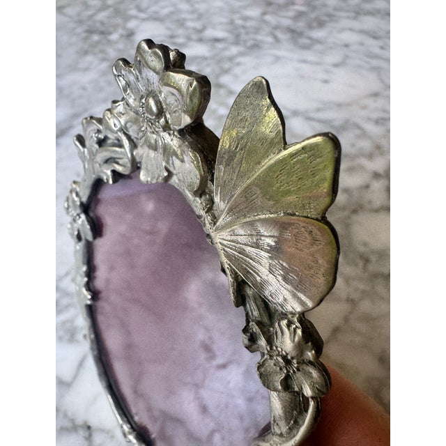 1980s Vintage Elias Art Nouveau Fine Pewter Oval Floral Butterfly Easel Photo Frame For Sale - Image 5 of 12