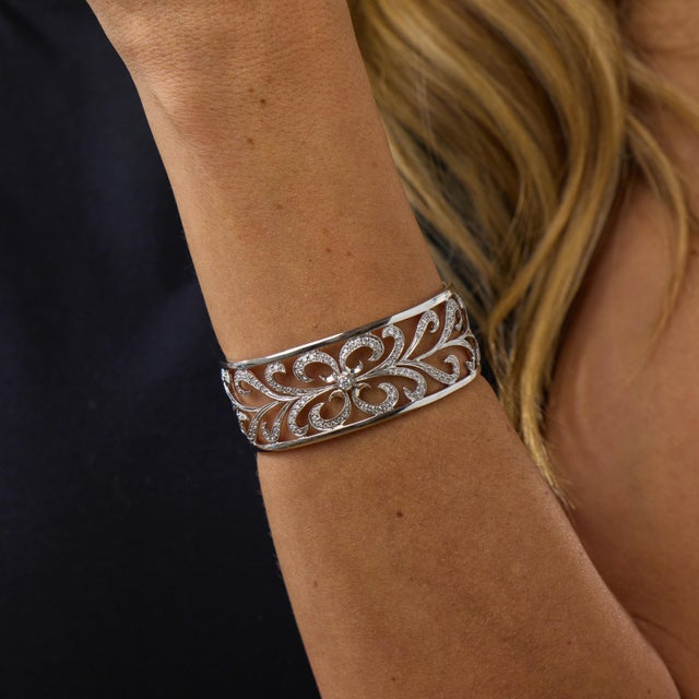Vintage 1.60 Carat Diamond 18k White Gold Cuff Bracelet For Sale - Image 4 of 5