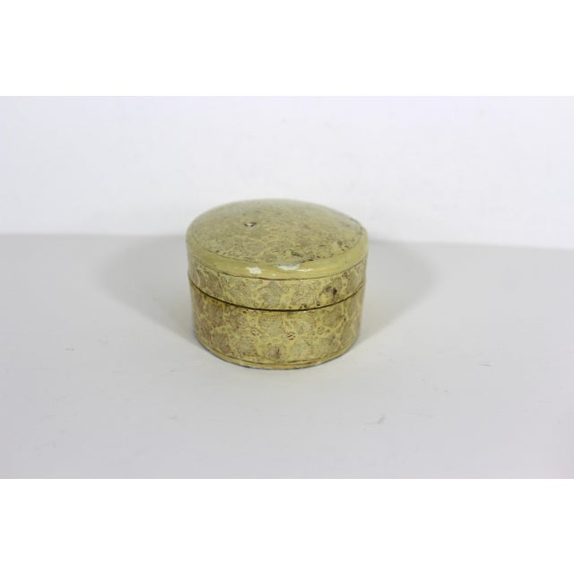 1980s Vintage Silver Leaf Kashmir Trinket Box Handmade in India, Papier Maché, Paper Mache, Jewellery, Jewelry Box For Sale - Image 5 of 10