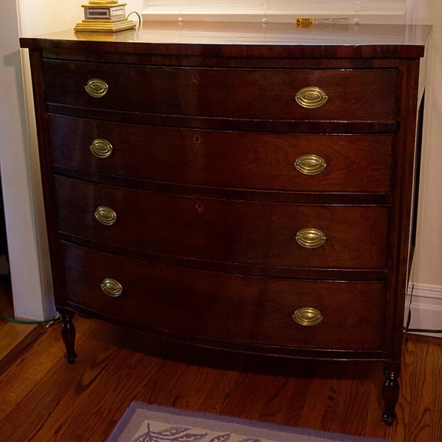 American Early 19th Century Walnut Chest of Drawers For Sale - Image 3 of 5
