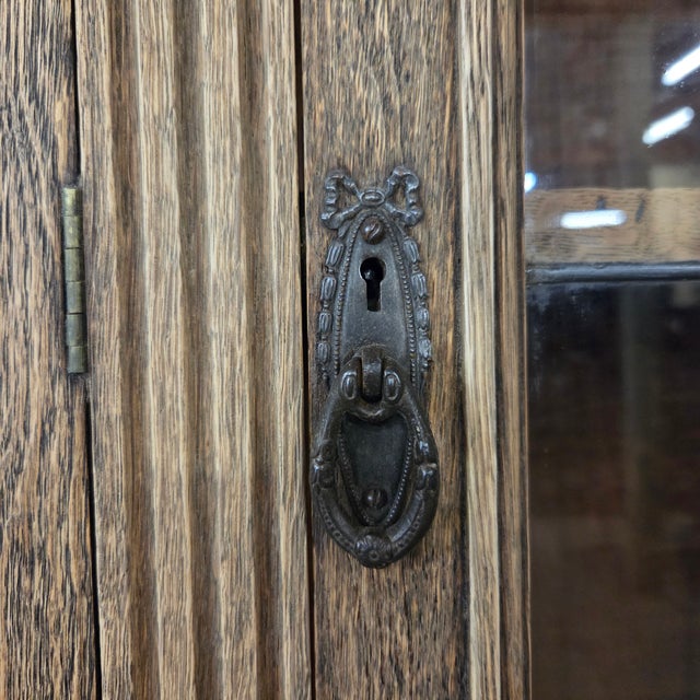English Late 19th Century Light Oak Carved Base and Glazed Top Bookcase For Sale - Image 18 of 18