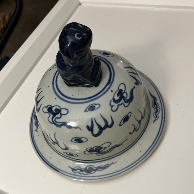 Late 20th Century Large Blue & White Porcelain Dragon Temple Jar With Foo Dog Lid For Sale - Image 5 of 12
