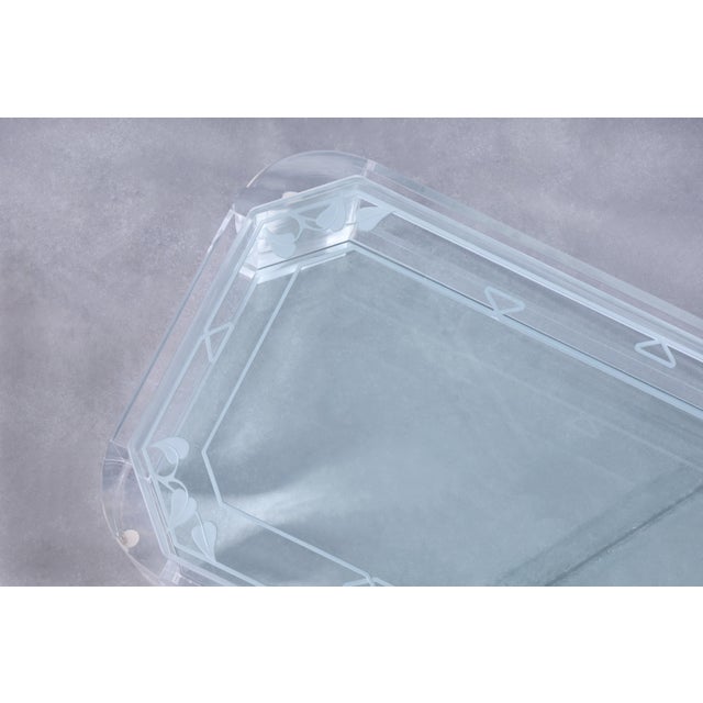 1980s Mid-Century Modern Two-Tiered Lucite Coffee Table by Les Prismatiques For Sale - Image 10 of 11
